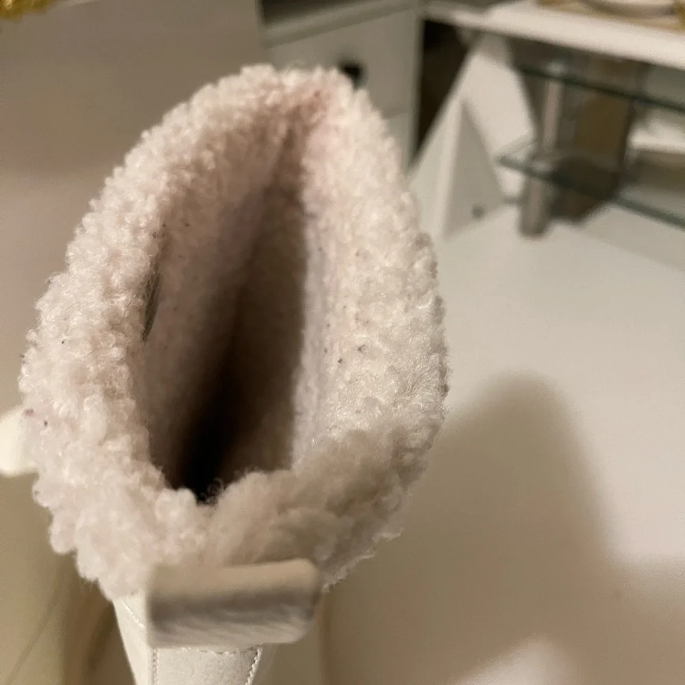 Asos gorgeous non-slip cozy boots in great conditions